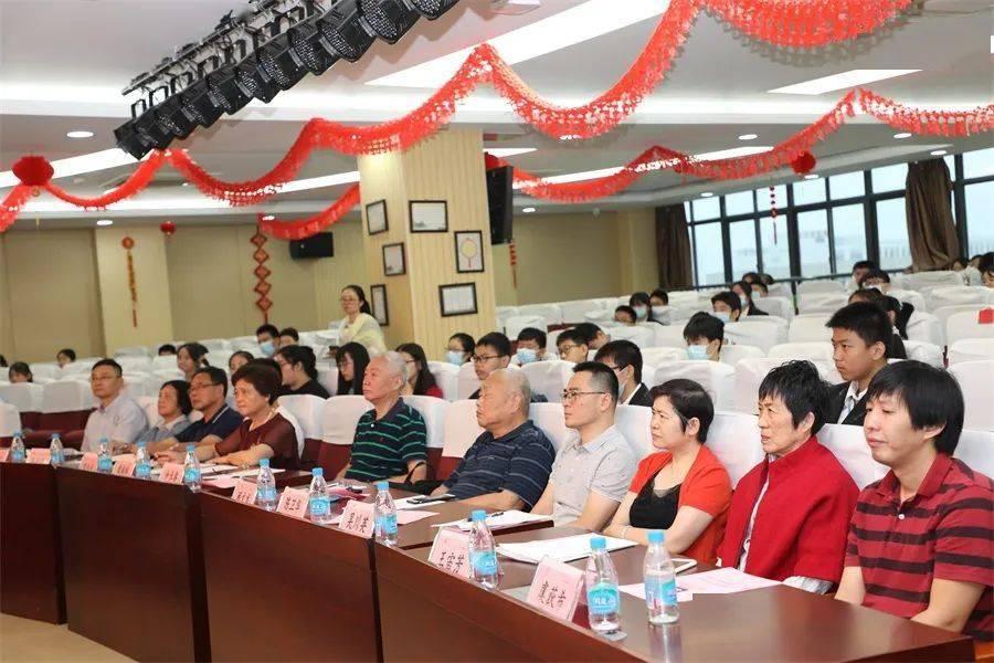 重庆再现“网红景点”，游客看到食欲大增，看完想吃火锅！游戏画面