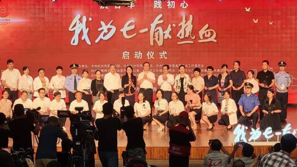 小勇士救公主